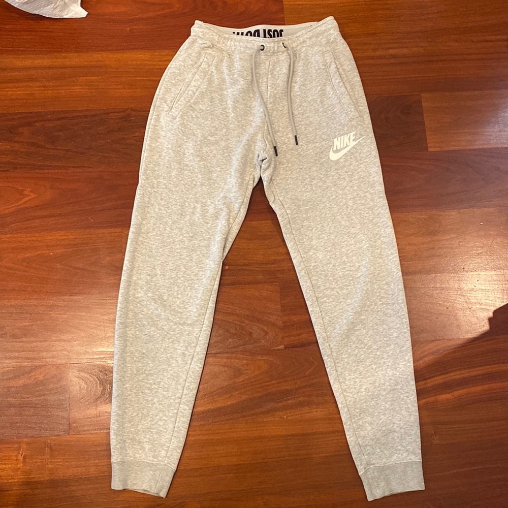 Barely worn ; Nike grey sweatpants/ joggers! Size XS